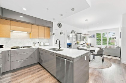 Photo 1 at 401 - 1327 Draycott Road, Lynn Valley, North Vancouver