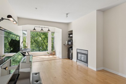Photo 12 at 410 - 3727 W 10th Avenue, Point Grey, Vancouver West