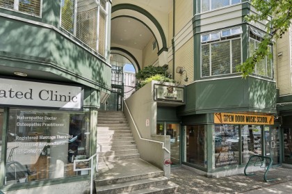 Photo 3 at 410 - 3727 W 10th Avenue, Point Grey, Vancouver West