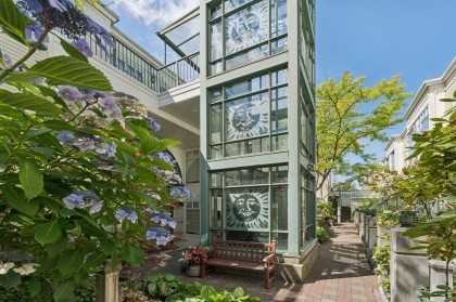 Photo 4 at 410 - 3727 W 10th Avenue, Point Grey, Vancouver West
