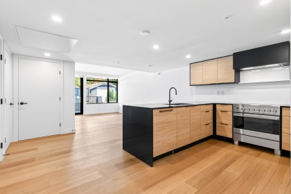 Photo 2 at 103 - 6485 Manitoba Street, Oakridge VW, Vancouver West