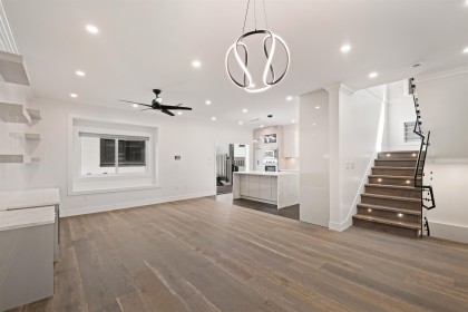 Photo 3 at 812 Montroyal Boulevard, Canyon Heights NV, North Vancouver