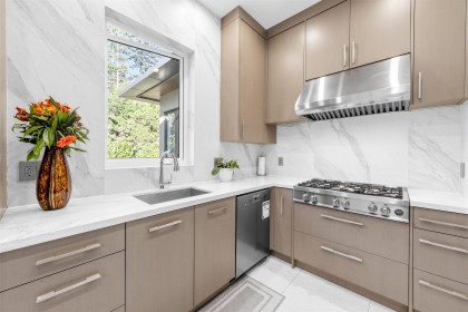 Photo 20 at 515 Ballantree Road, Glenmore, West Vancouver