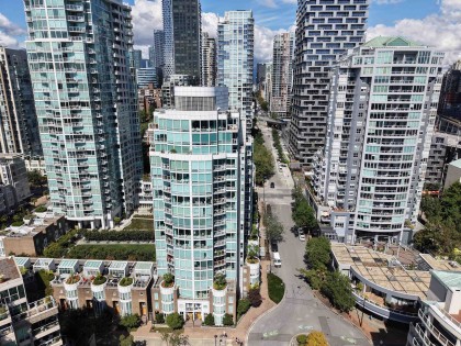 Photo 2 at 404 - 1501 Howe Street, Yaletown, Vancouver West