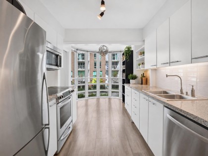 Photo 13 at 404 - 1501 Howe Street, Yaletown, Vancouver West