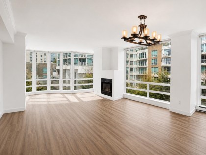 Photo 12 at 404 - 1501 Howe Street, Yaletown, Vancouver West