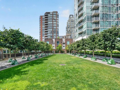 Photo 7 at 404 - 1501 Howe Street, Yaletown, Vancouver West