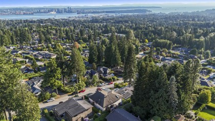 Photo 3 at 212 W Balmoral Road, Upper Lonsdale, North Vancouver