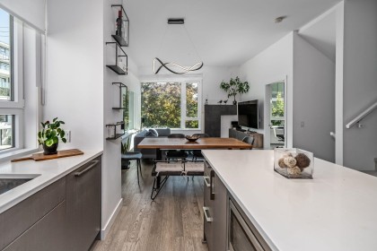 Photo 12 at 487 W 26th Avenue, Cambie, Vancouver West