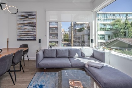 Photo 1 at 487 W 26th Avenue, Cambie, Vancouver West