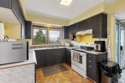 Photo 7 at 556 Ballantree Road, Glenmore, West Vancouver