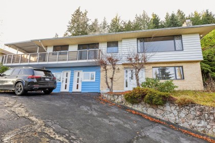 Photo 1 at 556 Ballantree Road, Glenmore, West Vancouver
