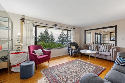 Photo 5 at 556 Ballantree Road, Glenmore, West Vancouver
