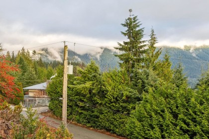 Photo 33 at 556 Ballantree Road, Glenmore, West Vancouver