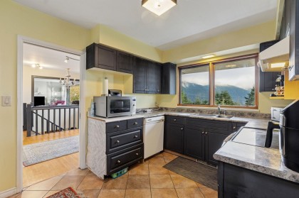 Photo 8 at 556 Ballantree Road, Glenmore, West Vancouver