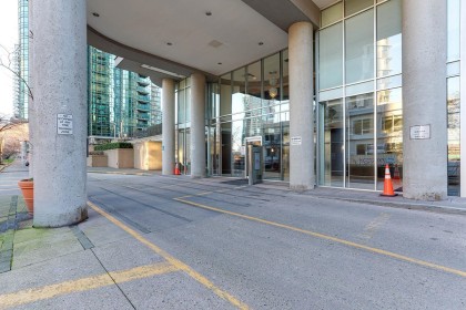 Photo 2 at 702 - 588 Broughton Street, Coal Harbour, Vancouver West