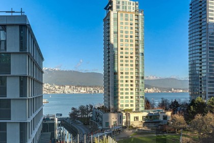 Photo 7 at 702 - 588 Broughton Street, Coal Harbour, Vancouver West