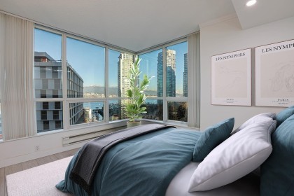 Photo 10 at 702 - 588 Broughton Street, Coal Harbour, Vancouver West