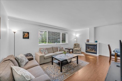 Photo 3 at 1 - 1420 Chesterfield Avenue, Central Lonsdale, North Vancouver