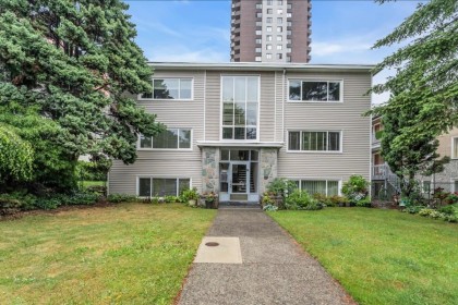 Photo 1 at 1 - 1420 Chesterfield Avenue, Central Lonsdale, North Vancouver