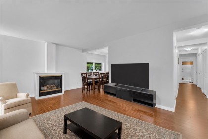 Photo 4 at 1 - 1420 Chesterfield Avenue, Central Lonsdale, North Vancouver