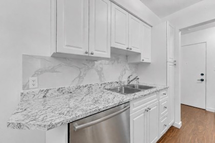 Photo 8 at 1 - 1420 Chesterfield Avenue, Central Lonsdale, North Vancouver