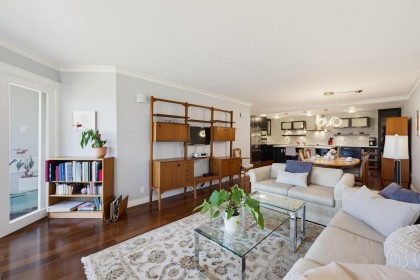 Photo 6 at 304 - 1490 Pennyfarthing Drive, False Creek, Vancouver West