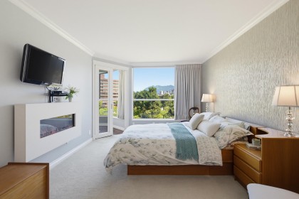 Photo 13 at 304 - 1490 Pennyfarthing Drive, False Creek, Vancouver West