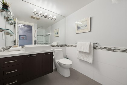 Photo 17 at 304 - 1490 Pennyfarthing Drive, False Creek, Vancouver West