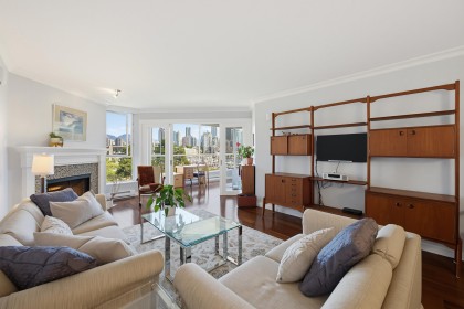 Photo 3 at 304 - 1490 Pennyfarthing Drive, False Creek, Vancouver West
