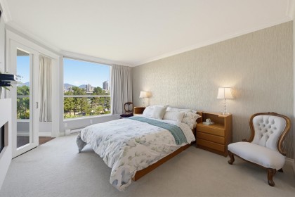Photo 14 at 304 - 1490 Pennyfarthing Drive, False Creek, Vancouver West