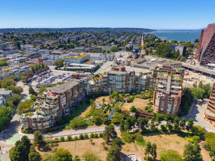 Photo 31 at 304 - 1490 Pennyfarthing Drive, False Creek, Vancouver West