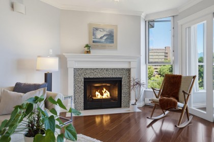 Photo 4 at 304 - 1490 Pennyfarthing Drive, False Creek, Vancouver West