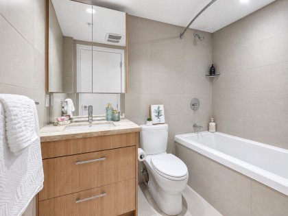 Photo 13 at 809 - 168 W 1st Avenue, False Creek, Vancouver West