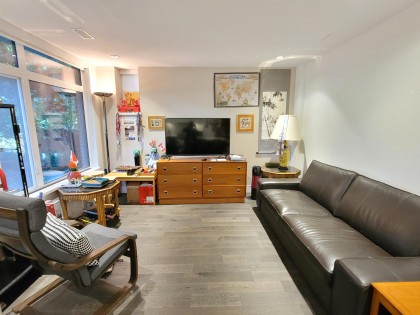 Photo 4 at 7585 Yukon Street, Marpole, Vancouver West