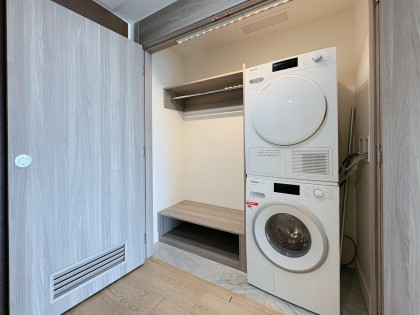 Photo 13 at 886 - 87 Nelson Street, Yaletown, Vancouver West