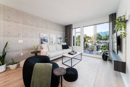 Photo 2 at 517 - 725 Marine Drive, Harbourside, North Vancouver