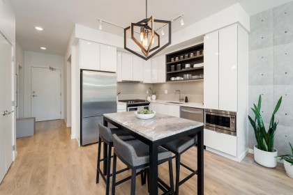 Photo 6 at 517 - 725 Marine Drive, Harbourside, North Vancouver