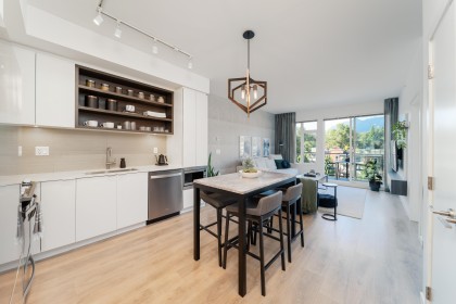 Photo 9 at 517 - 725 Marine Drive, Harbourside, North Vancouver