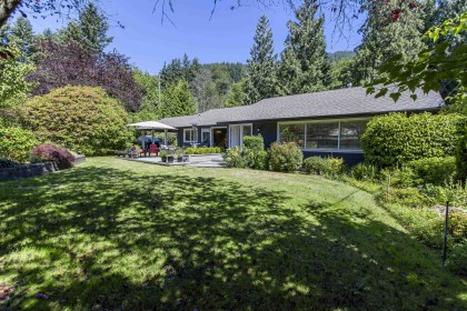 Photo 2 at 3420 Rockview Place, Westmount WV, West Vancouver