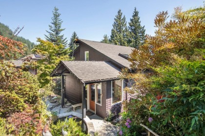 Photo 5 at 330 Sasamat Lane, Woodlands-Sunshine-Cascade, North Vancouver
