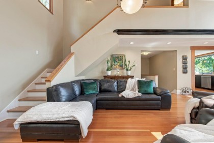 Photo 10 at 330 Sasamat Lane, Woodlands-Sunshine-Cascade, North Vancouver
