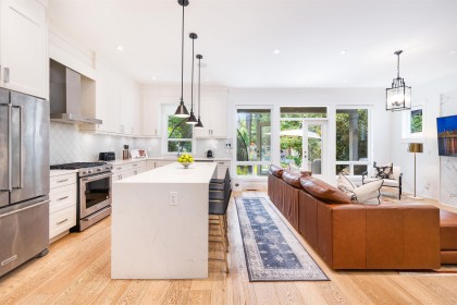Photo 2 at 1585 Draycott Road, Lynn Valley, North Vancouver