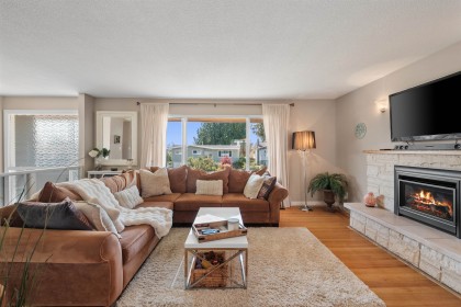 Photo 3 at 854 E 16th Street, Boulevard, North Vancouver