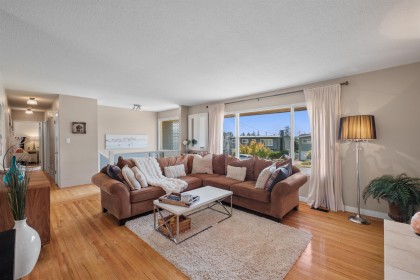 Photo 4 at 854 E 16th Street, Boulevard, North Vancouver