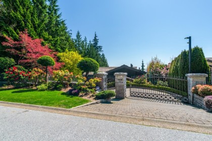Photo 5 at 1626 Pinecrest Drive, Canterbury WV, West Vancouver