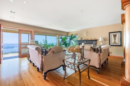Photo 10 at 1626 Pinecrest Drive, Canterbury WV, West Vancouver