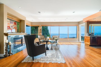 Photo 8 at 1626 Pinecrest Drive, Canterbury WV, West Vancouver