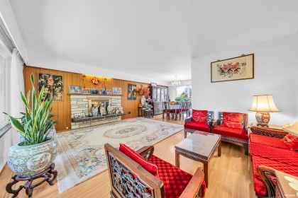 Photo 2 at 580 W 64th Avenue, Marpole, Vancouver West