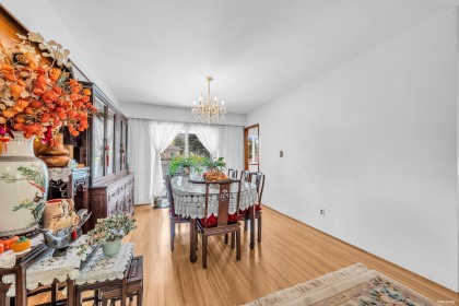 Photo 10 at 580 W 64th Avenue, Marpole, Vancouver West